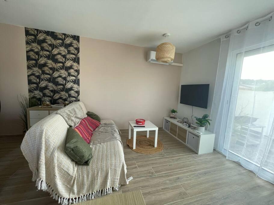 Appartement 53 M² - Pignans Au Coeur Du Var エクステリア 写真
